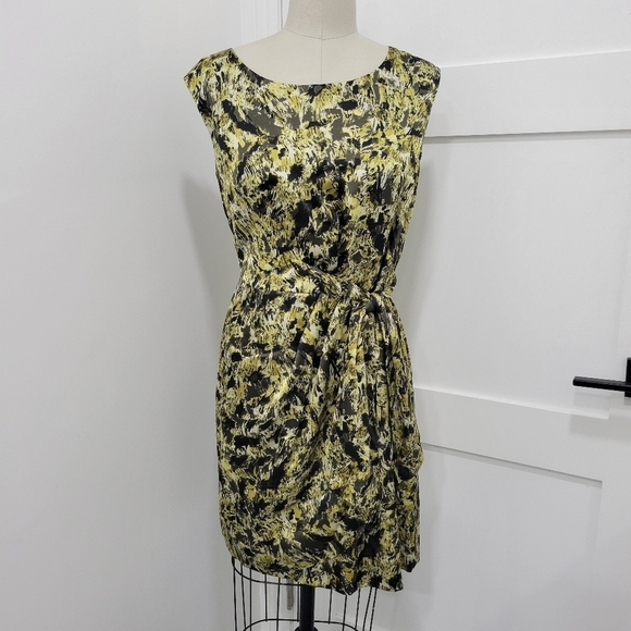 Vince Camuto Dress Faux Wrap Lined Sleeveless Camo With Tie Size 10P - Picture 2 of 10